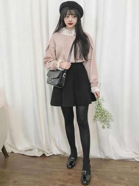 Winter Outfits Korean, Rambut Brunette, Korean Fashion Ideas, Rok Mini, Korean Fashion Winter, Korean Fashion Outfits, Korean Fashion Women, Korean Fashion Trends, Cute Winter Outfits