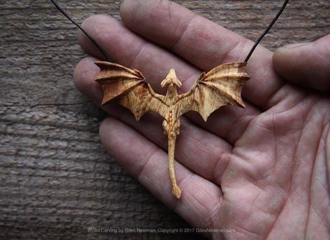 Whittling Projects, Hand Carved Jewelry, Wood Carving Tools Knives, Wood Jewelery, Dremel Wood Carving, Wood Carving Designs, Wood Carving Patterns, Wood Carving Tools, Dragon Jewelry