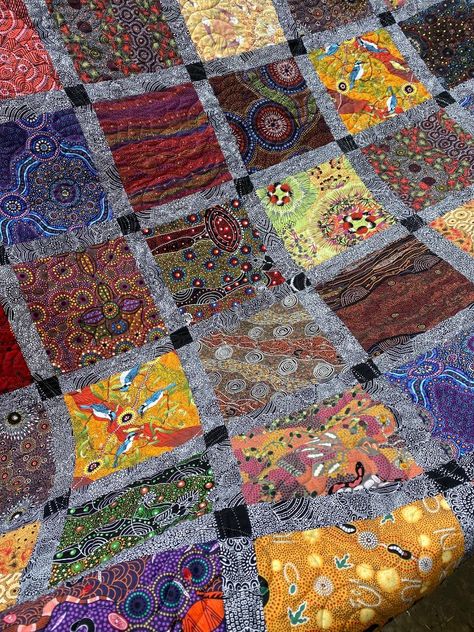 Aboriginal Quilts, Australian Quilts, Southwestern Quilts, Quilted Bag Patterns, Aboriginal Fabric, Kaffe Fassett Quilts, 3 Dogs, Quilted Clothes, American Quilt