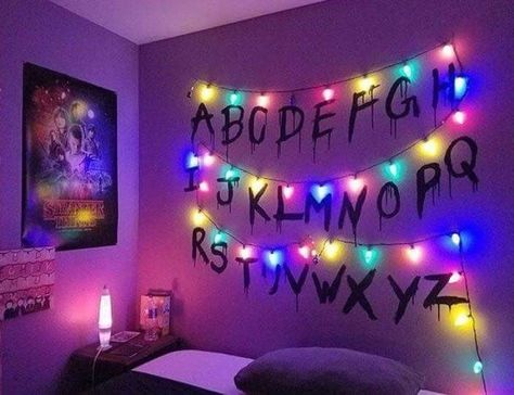 #StrangerThings #BedroomGoals Stranger Things Poster, Alphabet Wall, Stranger Things Art, Dekorasi Kamar Tidur, Cast Stranger Things, Stranger Things Aesthetic, Stranger Things Meme, Stranger Things Wallpaper, Stranger Things Funny