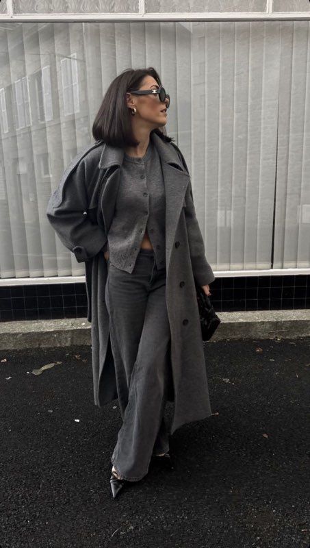 Grey Coat Outfit, Outfits For College, Aesthetic Business, Outfits Skirt, Chique Outfit, Rich Aesthetic, Suits Casual, Cute Work Outfits, Women Suits