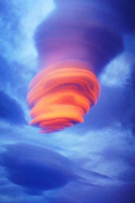 Beautiful Sky Pictures, Lenticular Clouds, Canada Photography, Belle Nature, Sky Pictures, Beautiful Photos Of Nature, Natural Phenomena, Ocean Photography, Fantasy Artwork