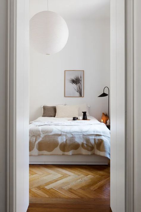 Small Work Desk, Dusty Pink Bedroom, Pink Bedroom Walls, Dark Grey Kitchen, Coco Lapine Design, Vogue Living, Pink Bedroom, Grey Kitchen, White Tiles