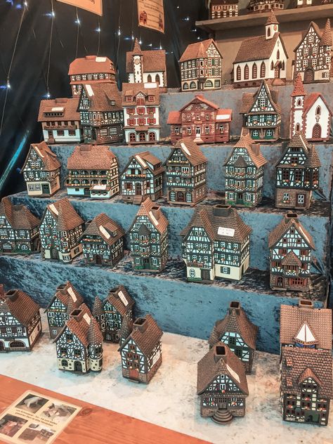 Germany Christmas Market, Things To Do In Germany, Christmas Germany, German Decor, German Christmas Traditions, German Christmas Decorations, Christmas Market Stall, Christmas Markets Germany, Lush Christmas