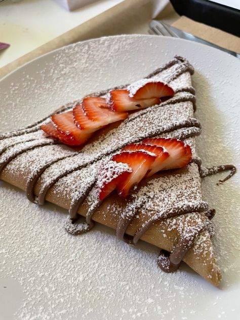 Crepes Nutella, Food Therapy, Yummy Comfort Food, Sweet Snacks Recipes, Delicious Snacks Recipes, Food Recepie, Deilig Mat, Food Obsession, Cafe Food