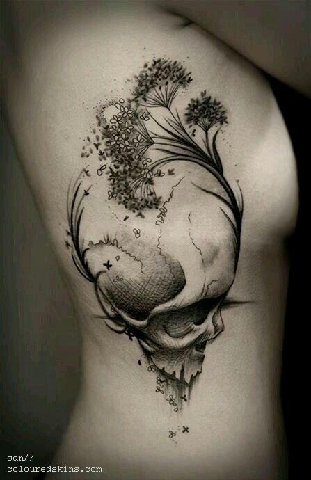 Geniale Tattoos, Skull Tattoo Design, Side Tattoos, Tattoo Feminina, Skull Tattoos, Skin Art, Love Tattoos, Tattoo Designs Men, Beautiful Tattoos