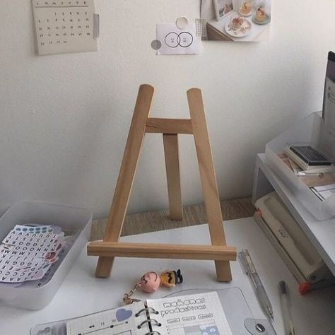 Mini Easel, Easy Diy Room Decor, Diy Jewelry Display, Diy Wall Art Decor, Fun Crafts To Do, Diy Paper Crafts Decoration, Wood Furniture Diy, Diy Crafts To Do, Book Art Diy