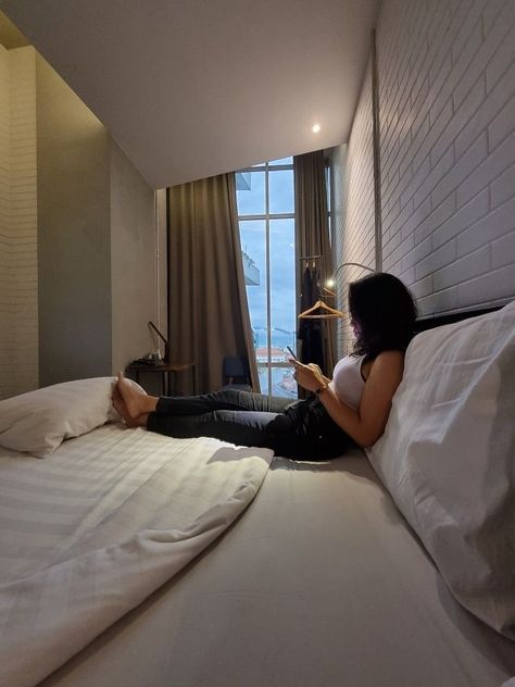 cek in hotel pap cewe Staycation Hotel, Hotel Bandung, Shadow Photos, Cute Love Wallpapers, Love Wallpaper, Girly Photography, Home Crafts, Blonde