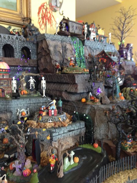 D56 Halloween Village Lemax Spooky Town Display, Department 56 Displays, Diy Halloween Village, Lemax Halloween Village, Spooky Town Village, Lemax Halloween, Dept 56 Halloween, Department 56 Halloween, Halloween Village Display