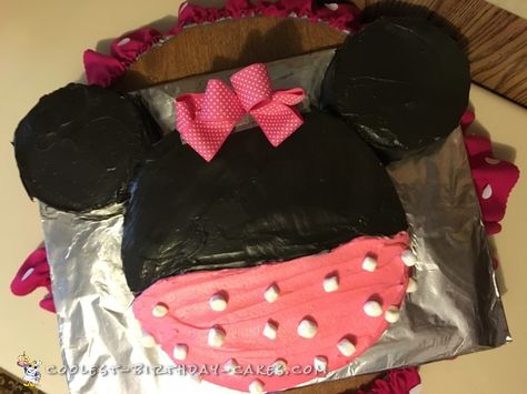 Minnie Mouse cake Minnie Mouse Cake Ideas, Mouse Cake Ideas, Birthday Cake Inspiration, Minnie Mouse Birthday Cakes, Diy Birthday Cake, Round Wedding Cakes, Novelty Birthday Cakes, Minnie Cake, Homemade Birthday Cakes