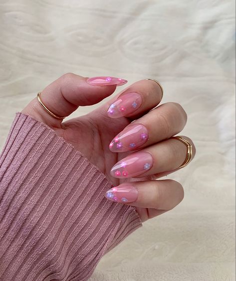 Flower Almond Nails, Dusty Pink Nails, Cute Pink Flowers, Nails With Flowers, Pink Flower Nails, Almond Flower, Almond Nails Designs, Pink Mini, Flower Nails