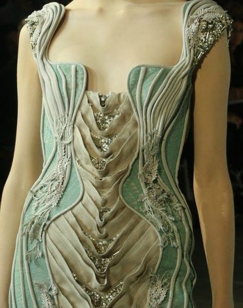 1000+ images about Actias Luna on Pinterest | Moth, Necklaces and ... Basil Soda, Mermaid Dress, Looks Vintage, Fashion Details, Costume Design, A Dress, Moth, Basil, High Fashion