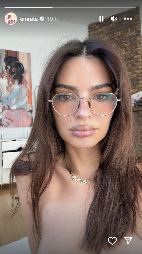 Kylie Jenner Lashes, Em Rata Style, Bed Selfie, Emily Ratajkowski Outfits, Kendall Jenner Makeup, Kylie Jenner Hair, Hair Flow, Kylie Jenner Style, November 30