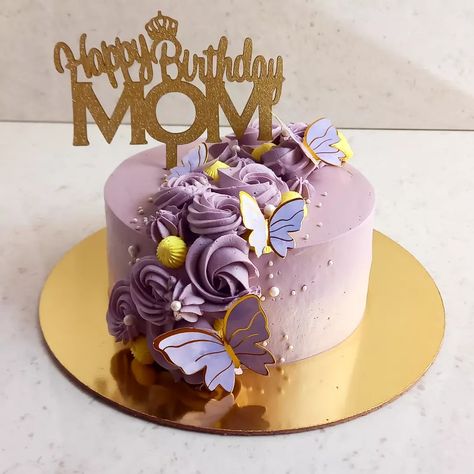 Purple beauty 💜 Birthday Cake For Mom Purple, Purple Colour Birthday Cake, Cakes For Moms Birthday Beautiful, 2kg Cake Design For Birthday, Half Kg Cake Design For Birthday, Purple Colour Cake, Mom Bday Cake, Birthday Cake For Mom Unique, Half Kg Cake Design