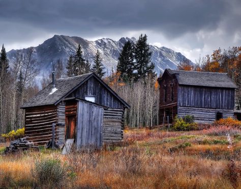 Ghost Towns Usa, Abandoned Cottage, Colorado Towns, Town Art, Abandoned Cities, Mining Town, Western Town, Living In Colorado, Into The West