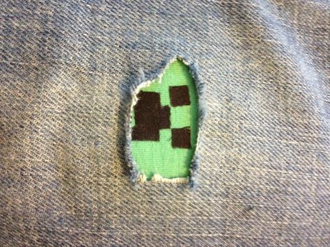 Creeper patch for the hole in my son's jeans. Jean Patches Ideas Punk, Patch Pants Punk Ideas, Patch Pants Ideas, Grunge Patch Pants, Jean Patches Ideas, Alt Patches Diy, Crochet Ripped Jeans Patch, Jeans Patch, Thrift Flips