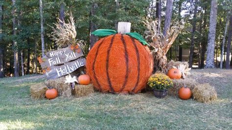 Pumpkin hay bale....love the Fall! Hay Bells Fall Decor, Front Yard Hay Bale Decor, How To Decorate A Hay Bale For Fall, Fall Displays With Hay Bales, Pumpkin Parade Float, Round Hay Bales Fall Decor, Painting Hay Bales, Round Hay Bale Pumpkin, Hay Ride Decorations