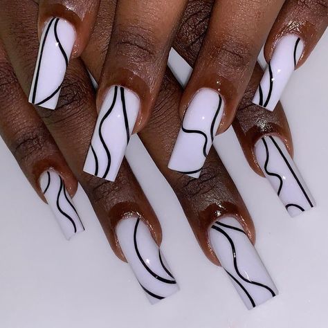 Nail Ideas Lines, Line Art Nail Design, Monochromatic Nails, Line Nail Designs, Monochrome Nails, Dark Nail Art, Matching Nails, Fresh Nails, Chic Nail Designs