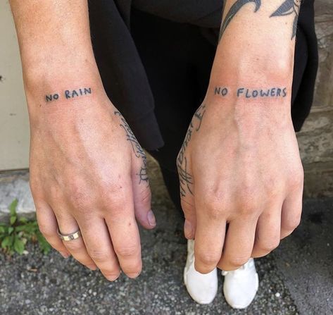 People With Tattoos, Herren Hand Tattoos, Inspiration Tattoos, Poke Tattoo, Knee Tattoo, Dainty Tattoos, Dream Tattoos, Dope Tattoos, Simplistic Tattoos