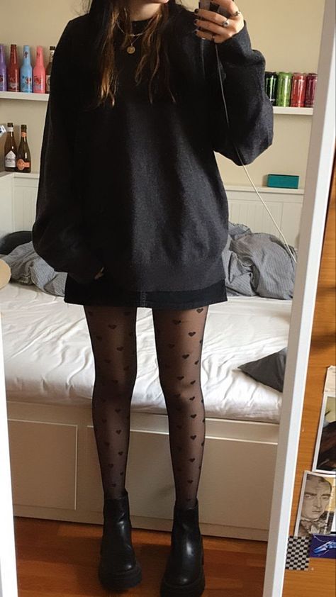 Patterned Tights Outfit Grunge, Fall All Black Outfit, Citycore Outfit, Tights Outfits Aesthetic, Black Tights Outfit Aesthetic, Autumn Goth Outfits, Fall Fits 2022, Goth School Outfit, Dark Grunge Aesthetic Outfits