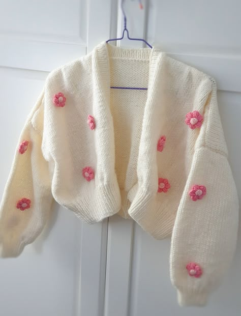 Knit Chunky Crop Cardigan 3D Daisy Embroidered Off-white - Etsy Crochet Cardigan Tutorial, Crochet Sweater Design, Cardigan Rajut, Cardigan Au Crochet, Sweater Rajut, Moslem Fashion, Crochet Cardigans, Crochet Mignon, Pull Crochet