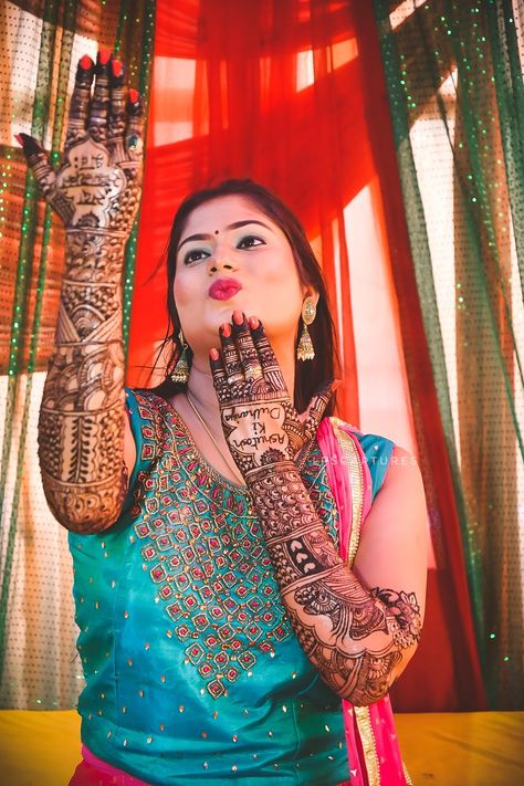 Mehandi Portraits, Mehdi Pose, Mahendi Pose, Mehandi Shoot, Mehendi Shoot, Mehandi Poses, Mehndi Dulhan, Mehendi Photography Bridal, Mehndi Poses