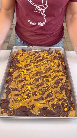 1.1M views · 17K reactions | How was this so tasty | How was this so tasty

I make a cheesy chocolate treat!
#yum #food #dessert #momlife | By Rae in the Life | I love butterfingers and
apparently, Cheez Its can be butterfingers. So, we're
going to take two bags, not one, two bags of semi-sweet
morsels and put them into a glass bowl along with a little
bit of coconut oil, I'd say a tablespoon and microwave it on
about 70% power for three minutes mixing in every 30 to
45 seconds until it's melted and pourable. You're going to
pour that semi-sweet chocolate sauce all over the top of your
cheesy crackers. Now, as a reminder, there is parchment
paper underneath of these. So, you can kind of just mix it all
around and then spread it out if you want and I just kind of
did that. You just spread i Butterfinger Bark With Cheeze Its, Cheez It Butterfinger Bark, Cheese It Butterfinger Bark, Cheez It Butterfinger, Cheezit Butterfinger Bark, Cheez Its, Deer Fencing, Cheesy Crackers, Peanut Butter Candy