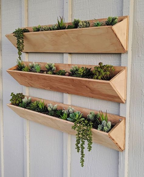 Binder Cover Ideas, Wall Pantry Ideas, Bedroom Ideas Wall, Diy Wall Planter, Succulent Landscape Design, Vertical Garden Design, Dorm Inspiration, Easy Plants To Grow, Fall Living Room Decor