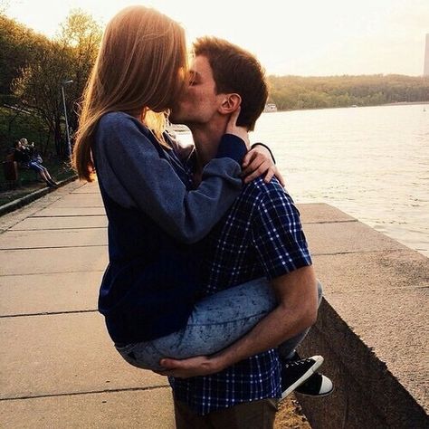 Love! You just have to lift her up to kiss her!!! Wedding Couple Poses, My Prince Charming, Best Photo Poses, Photo Poses For Couples, Kissing Couples, Story Instagram, Prince Charming, Hopeless Romantic, Couple Posing