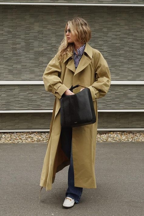 Oversized Trench Coat Outfits, Trench Coat Street Style, Anouk Yve, Oversized Trench Coat, Look Adidas, Trench Coat Outfit, Estilo Indie, Coat Street Style, Skandinavian Fashion