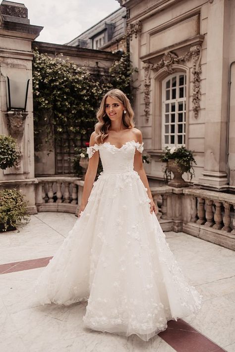 Boutique Wedding Dress, Suzanne Neville Wedding Dresses, Bride 2024, Suzanne Neville, Fashion Bride, Couture Wedding Dresses, Boutique Wedding, Exquisite Gowns, Classic Brides