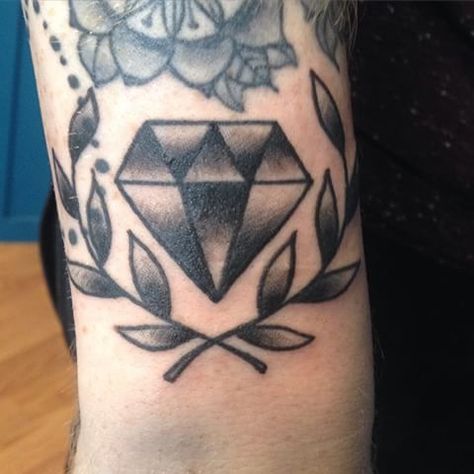 Diamante Tattoo, Single Tattoos, Cambodian Tattoo, Diamond Tattoo, Nouveau Tattoo, Date Tattoos, Taurus Tattoos, Diamond Tattoos, Old School Tattoo Designs