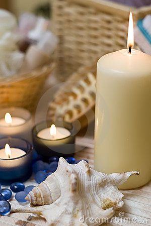 Spa candles and shell Beach Candle Light Dinner, Candle Light Room, Candle In Shell, Spa Candles, Candles On Beach At Night, Clam Shell Candle, Shell Shaped Candles, Candle Picture, Spa Candle