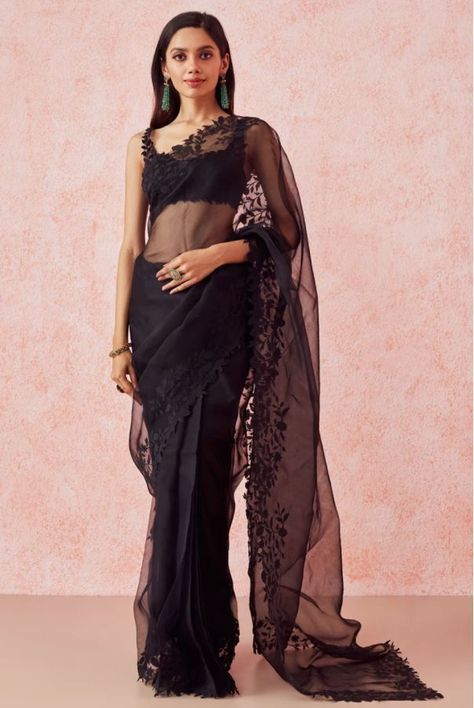 Black Net Saree Party Wear, Black Net Saree, Net Saree Blouse Designs, Kajol Saree, Mehndi Wedding, Wedding Bollywood, Bollywood Love, Saree Organza, Desi Fits