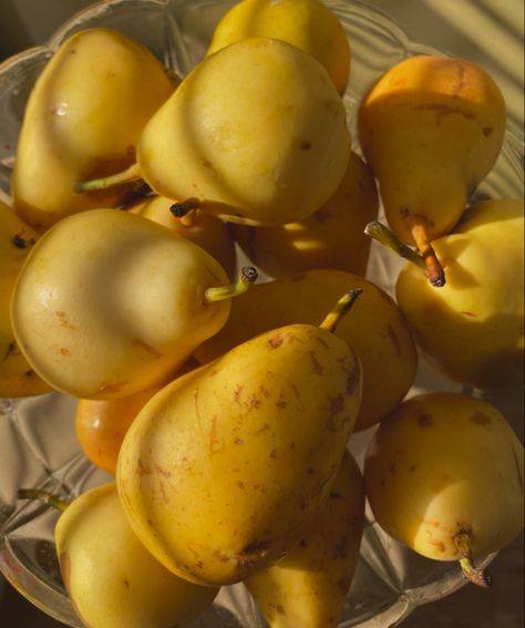 Pear Fruit Aesthetic, Pear Aesthetic, Fruits And Vegetables Pictures, Fruit Aesthetic, Vegetable Pictures, Pear Fruit, Healthy Groceries, Yellow Aesthetic, Natural Gifts