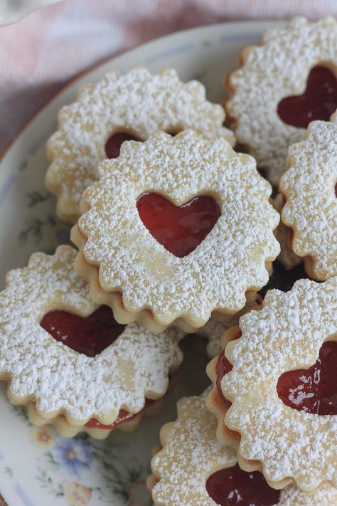 Red Velvet Heart Cake, Heart Cookies Recipe, Baking With Blondie, Linzer Cookies Recipe, Plain Cookies, Linzer Cookies, Cookie Table, Almond Crusted, Jam Cookies