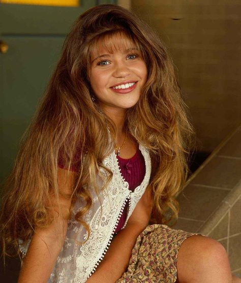 Resident Evil 4 Ashley, Cory And Topanga, Danielle Fishel, 90s Women, Abc Photo, Manic Pixie Dream Girl, Highlights And Lowlights, Boy Meets World, 90s Hairstyles