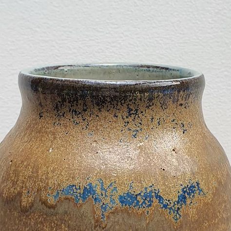 Handmade pottery by Michelle van Andel on Instagram: "Glazed with Mayco Northern Woods over Alabaster. Clay body is Sibelco WMS 2002GG. This is a beautiful rustic combination, again some pinholes on this clay body, but I still like it! #pottery #ceramics #céramique #ceramica #keramiek #keramik #wheelthrown #stoneware #poterie #simplepottery #rusticpottery #glazingpottery #functionalpottery #glaze #ceramicglaze #instapottery #mayco #fall #fallvibes #autumn #pottersofinstagram #handmade #clay #functionalceramics #earthy #earthycolours" Rustic Pottery, Rustic Ceramics, Glaze Ceramics, Functional Pottery, Pottery Ceramics, Handmade Clay, Earthy Colors, Wheel Thrown, Handmade Pottery