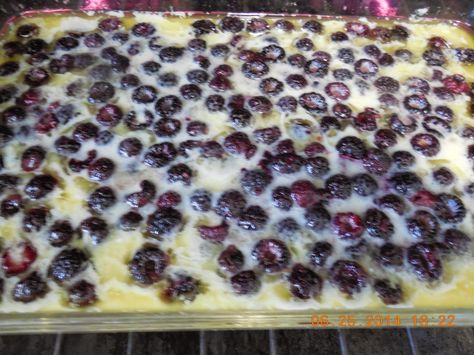 Wild Black Raspberry Recipes, Raspberry Recipes Easy, Fruity Pies, Quick Cobbler, Black Raspberry Cobbler, Blueberry Lemon Bars, Black Raspberry Recipes, Black Raspberry Pie, Cobbler With Bisquick