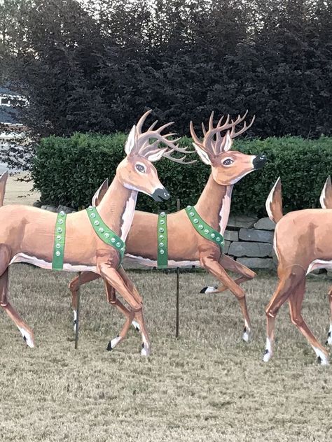 Christmas Lawn Decorations Front Yards, Wooden Christmas Yard Decorations, Outdoor Christmas Reindeer, Reindeer Outdoor Decorations, Christmas Venue, Christmas Raindeer, Outdoor Reindeer, Nutcracker Diy, Diy Christmas Reindeer