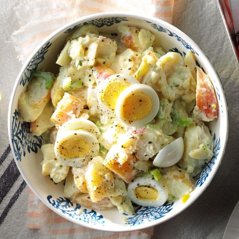 Old Fashioned Potato Salad, Homemade Potato Salads, Potato Salad Recipe, Potluck Dishes, Grandmas Recipes, Potluck Recipes, Potatoe Salad Recipe, Picnic Foods, Taste Of Home