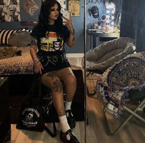 Rockstar Aesthetic Outfits Plus Size, Casual Alt Outfits Plus Size, Alternative Baddie Outfits, Alt Baddie Aesthetic, Latina Goth Fashion, Rocker Summer Outfits, Alt Baddie Outfits, Alt Black Woman Outfit, Midsize Alternative Fashion