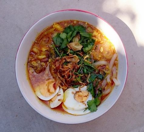 Mohinga Myanmar Food, Mohinga Burmese Recipe, Burmese Cooking, Burmese Cuisine, Burmese Recipes, Bane Of My Existence, Malaysian Recipes, Famous Dishes, Burmese Food