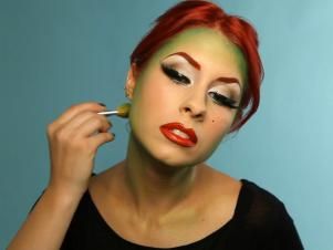 Witch Makeup Green Contour, Pretty Green Witch Makeup, Shrek Makeup Looks, Green Contour Witch Makeup, Green Contour Makeup, Green Costume Makeup, Shrek Eyeshadow, Green Face Makeup, Ogre Makeup