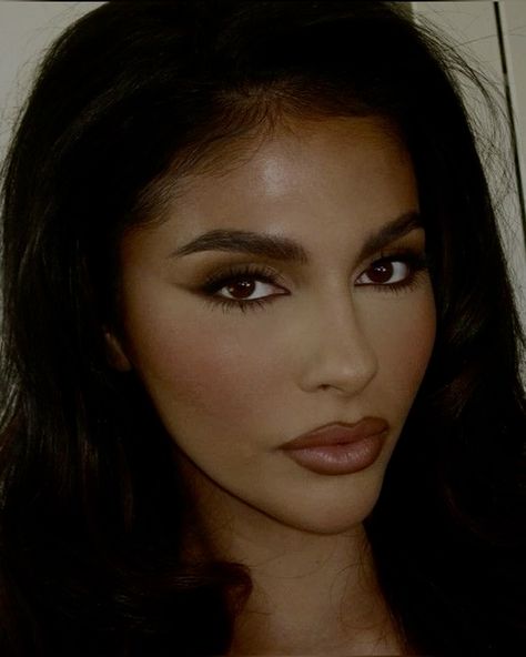 Mocha Makeup Look, Expresso Makeup, Mocha Makeup, Glamour Makeup Looks, 2024 List, Ideal Makeup, Brown Skin Makeup, Makeup Board, Model Makeup