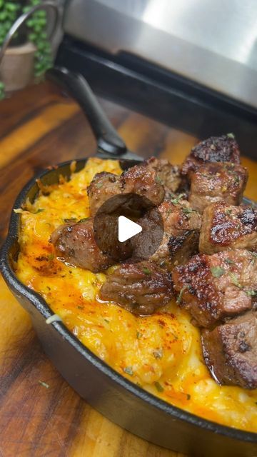 Messy Eats on Instagram: "Cajun Mac & Cheese w/ Garlic Butter Steak Bites 🥹 It feels good to be home! Been traveling all month so I know I needed to bring y’all some NEW recipes 🤌🏽 This one just in time for the Holiday or PERFECT for Sunday Night Dinner & no it’s not keto 😂 The RECIPE is in our Volume 5 eCookbook & it’s 50% off! LINK IN BIO ⬆️" Mac And Cheese With Steak Bites, Cajun Mac And Cheese With Steak Bites, Steak Mac And Cheese Recipe, Steak And Mac And Cheese Dinners, Steak Bites And Mac And Cheese, Steak And Mac And Cheese, Wednesday Dinner Ideas Families, 5 Star Meals, Steak Mac And Cheese