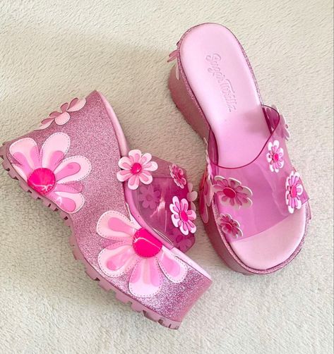 Mode Gyaru, Mode Kawaii, Dr Shoes, Cute Shoes Heels, Funky Shoes, Kleidung Diy, Girly Shoes, Shoe Inspo, Aesthetic Shoes