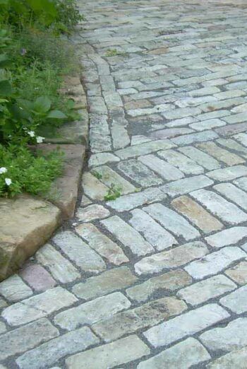 Reclaimed Cobblestone Driveway Ideas | Historical Bricks Antique Brick Pavers, Beautiful Driveways, Cobblestone Pavers, Cobblestone Driveway, Brick Driveway, Antique Brick, Brick Walkway, Stone Driveway, Driveway Design