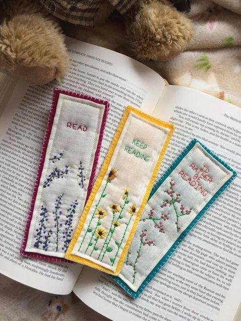 Embroidered Bookmarks, Penanda Buku, Cardigan Winter, Cross Stitch Bookmarks, Pola Sulam, Winter Cardigan, Simple Embroidery, Sewing Embroidery Designs, Hand Embroidery Art