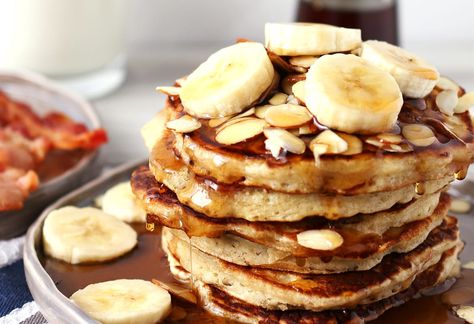 These banana almond pancakes are perfect for weekend breakfasts! Forget about banana bread - use your overripe bananas to make this easy pancake recipe. Almond Meal Pancakes, Banana Pancake Recipe, Orange Sweet Rolls, Easy Banana Pancakes, Almond Pancakes, Yummy Pancake Recipe, Banana Oat Pancakes, Banana Pancake, Cinnamon Roll Pancakes